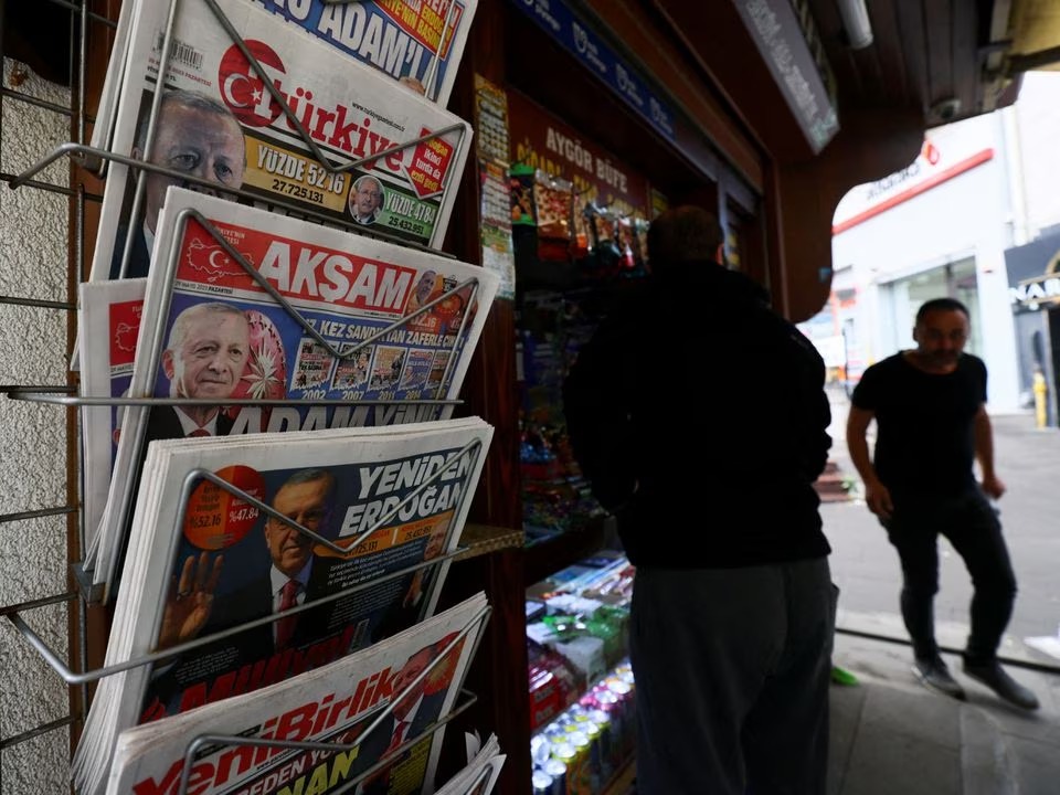 Turkey releases senior journalist