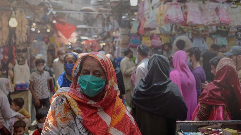 market to close at 10 pm due to rising smog in Lahore