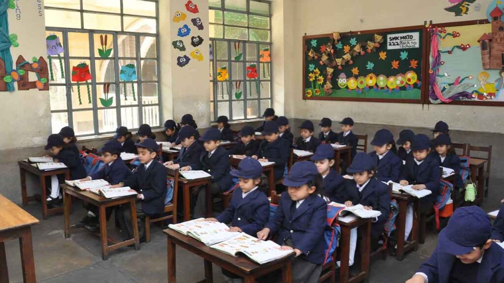 Lahore school monthly fee increase