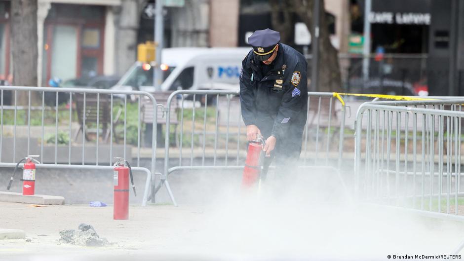 The fire appeared to be located at a park opposite the 100 Centre Street courthouse, an area used by authorities to hold both pro-Trump and anti-Trump protesters