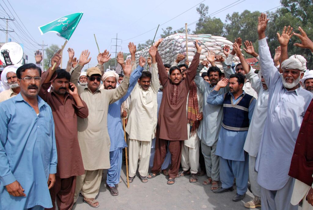protesting farmers Lahore