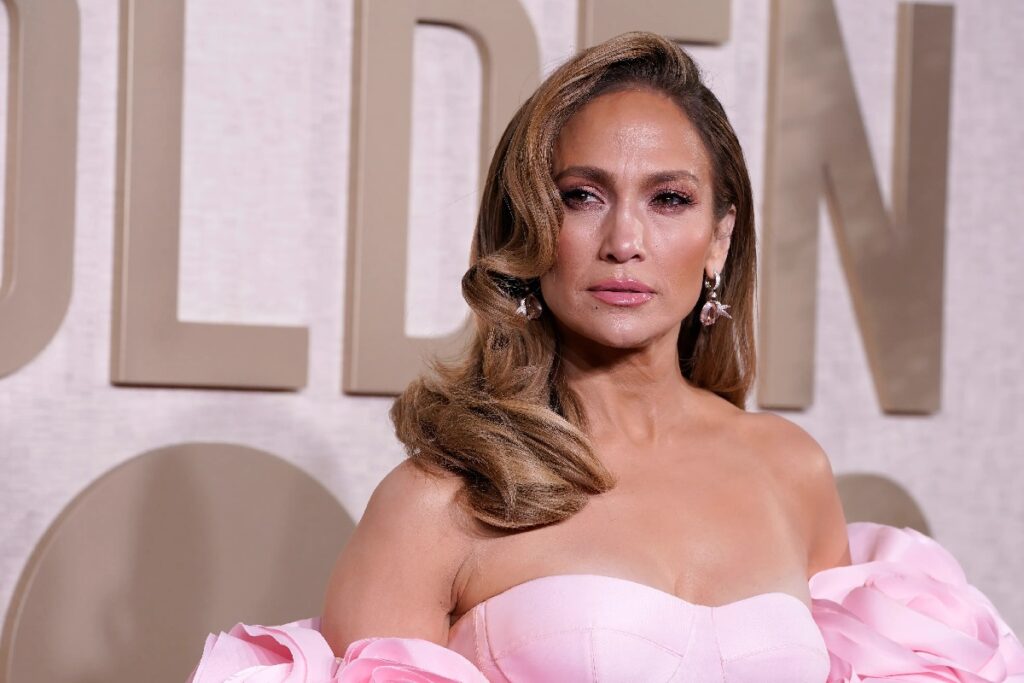 JLo takes break amid marriage woes rumours with Ben Affleck HUM News