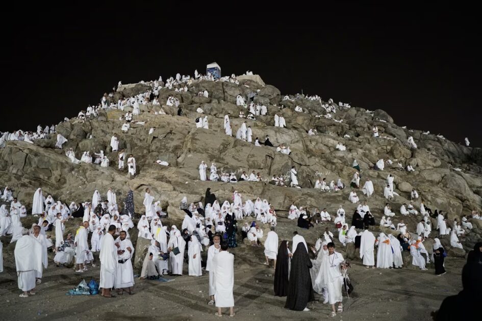 During the Waqoof-e-Arafah while performing Haj, a Pakistani woman delivered a baby boy at Mount Arafat on Saturday.