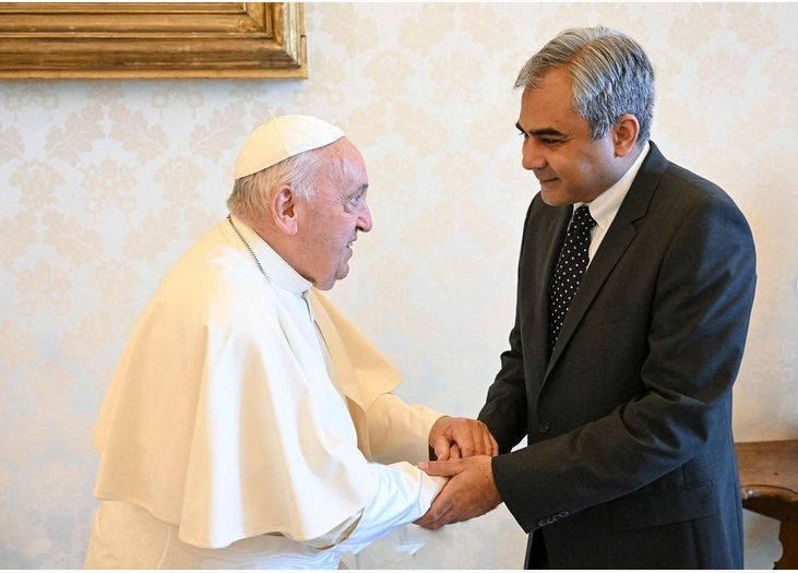 Pope Francis meets with Mohsin Naqvi. Photo courtesy: Vatican News/instagram