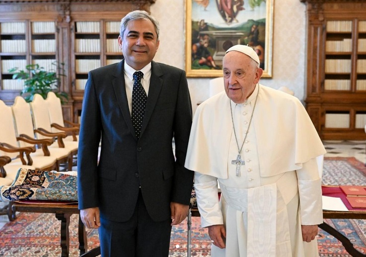 Interior Minister Mohsin Naqvi engaged in a meeting with Pope Francis in Vatican City during his European tour on Tuesday.