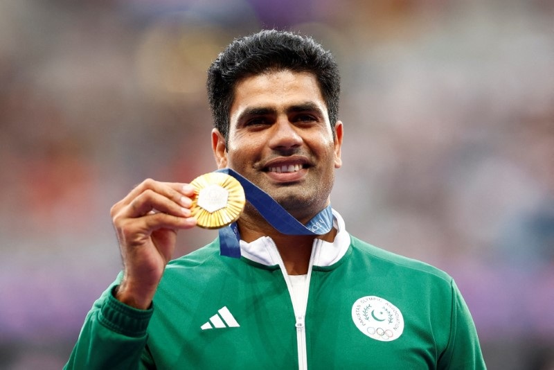 Arshad Nadeem awarded gold at Paris Olympics medal ceremony