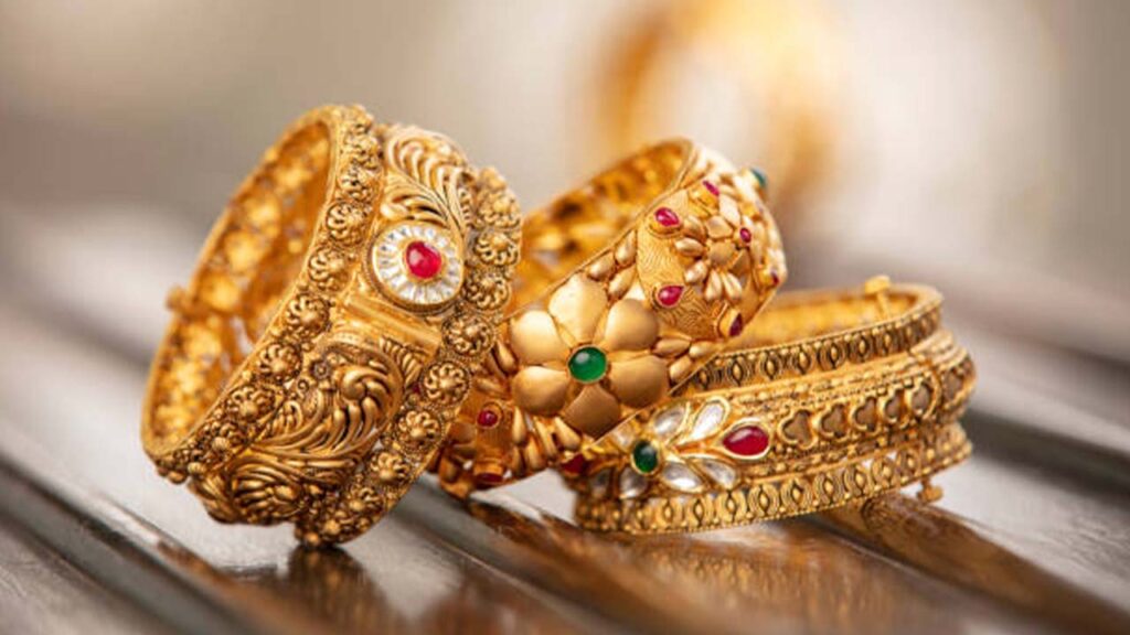 Gold prices rise as dollar falls, but weekly loss expected ...