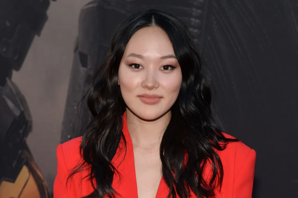 Yerin Ha was cast as Sophie Beckett in fourth season of Netflix's Bridget