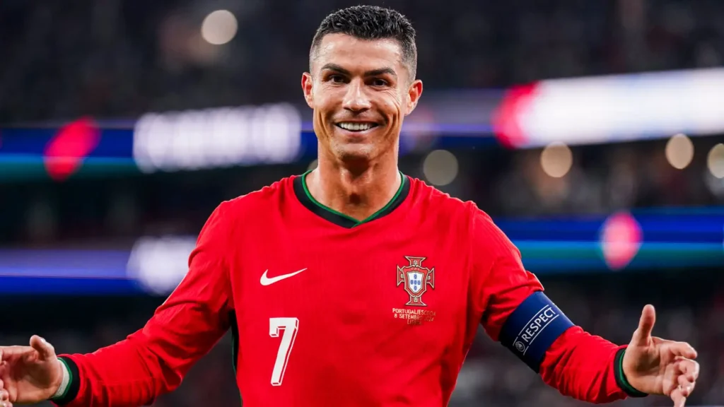 Cristiano Ronaldo makes history with 1 billion social media followers HUM News