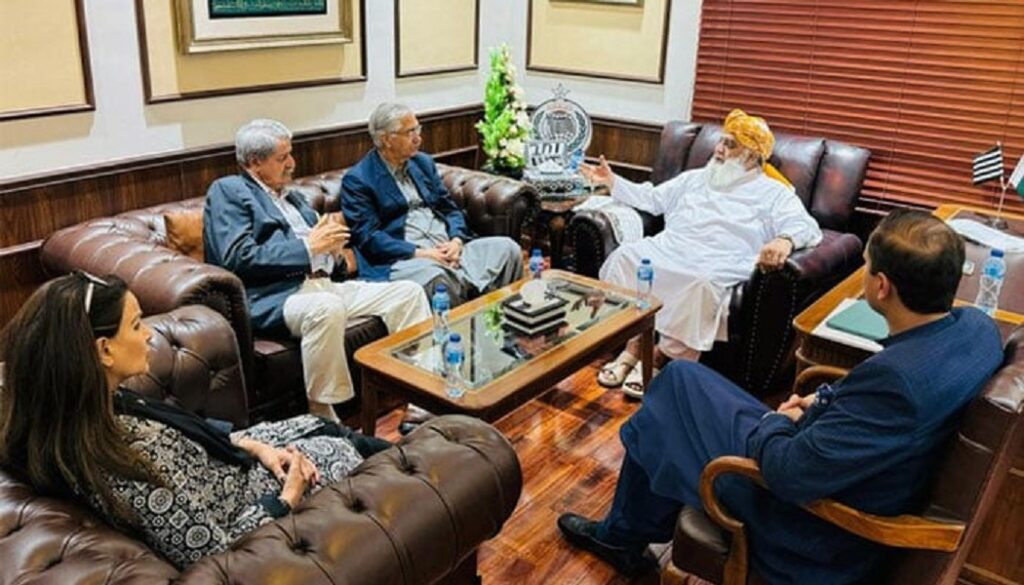 A PPP delegation convened with JUI-F chief Maulana Fazlur Rehamn to discuss the proposed constitutional amendments.A PPP delegation convened with JUI-F chief Maulana Fazlur Rehamn to discuss the proposed constitutional amendments.