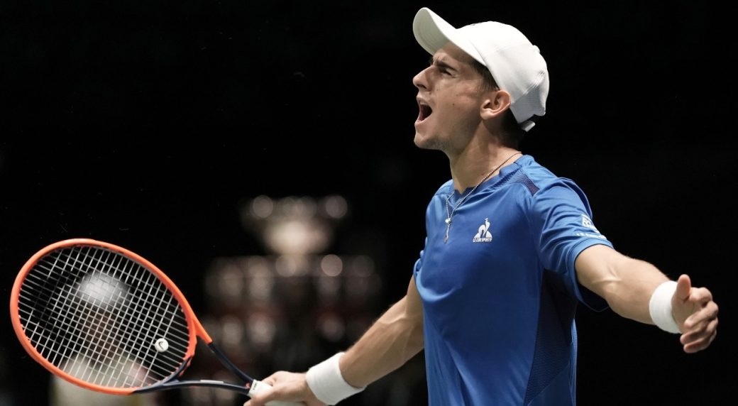 The United States made light of the absence of several top singles players as they began their Davis Cup Finals group stage campaign with victory over Chile on Wednesday.