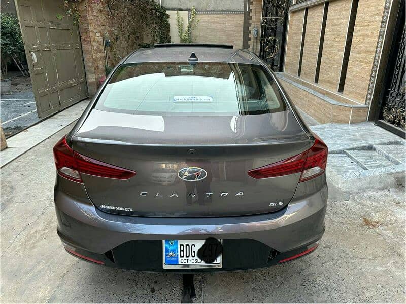 Hyndai Elantra price in pkaistan Elantra price in pakistan