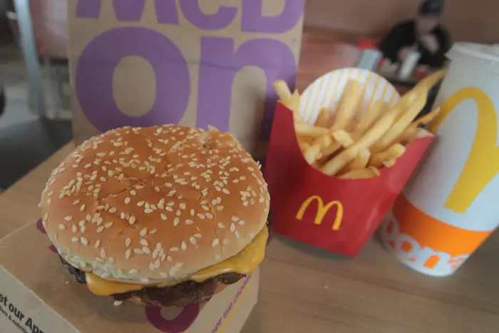 McDonald's Burgers Linked To E. Coli Outbreak In The US - HUM News