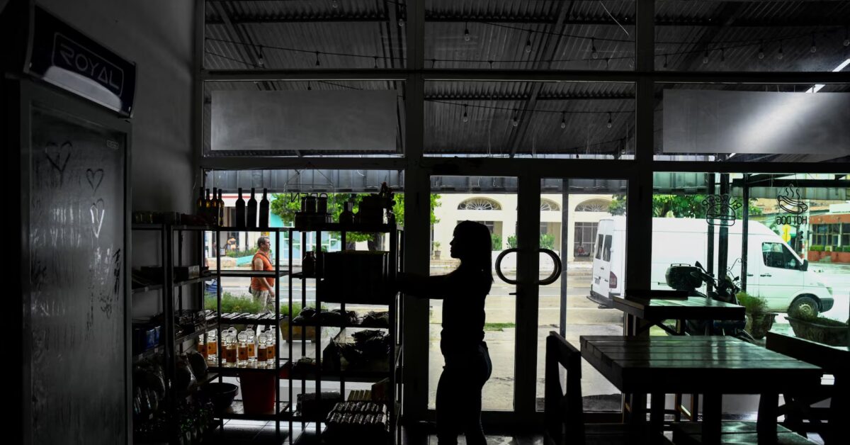 Cuba Millions lose power after national grid fails HUM News