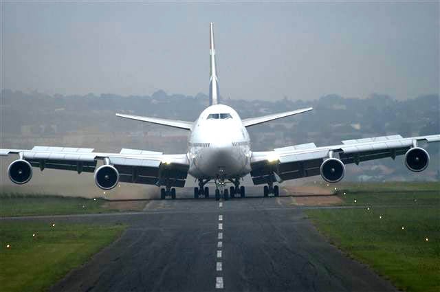 Karachi airport skidding