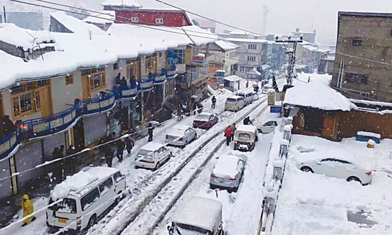 Naran tourists heavy snowfall