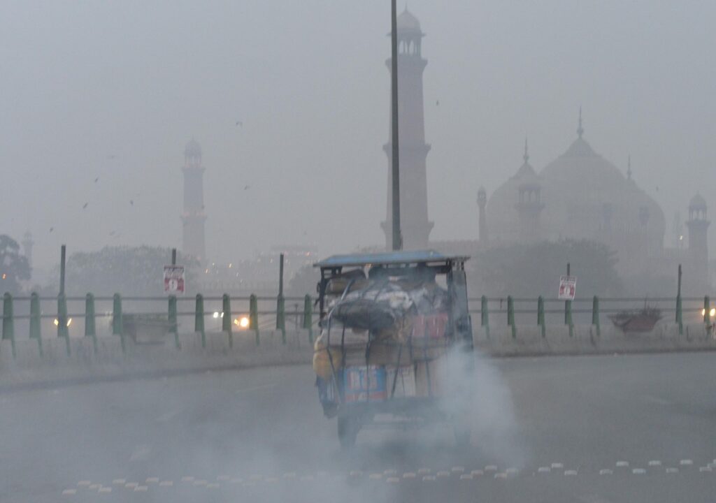 Lahore continues to grapple with a severe air pollution crisis that shows no assigns of abating even during the night.