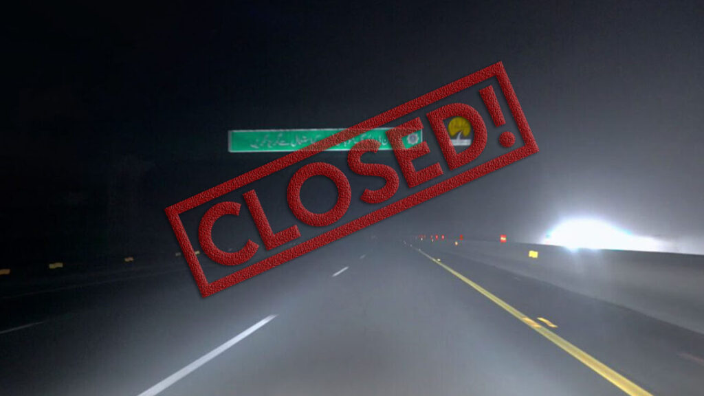 The M-1, M-4 and M-5 motorways were closed due to dense fog, the motorway highway police announced.