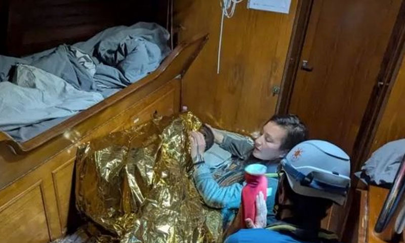 How an 11-year-old girl survived 3 days alone at sea after shipwreck?