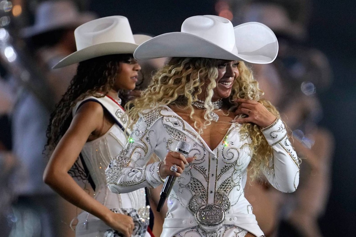 Beyoncé stunned during the NFL halftime show on Christmas Day