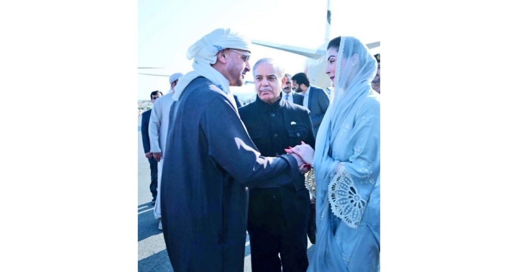 Maryam Nawaz handshake