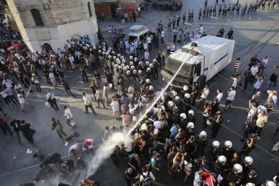 Turkish police fired rubber bullets and tear gas as demonstrators protested near Istanbul City Hall over the arrest of Mayor Ekrem Imamoglu.