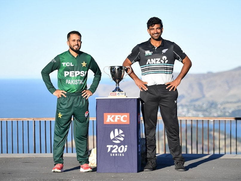 The very first T20I of the Pakistan tour of New Zeeland (Pakistan vs New Zealand) is currently taking place at the Hagley Oval.