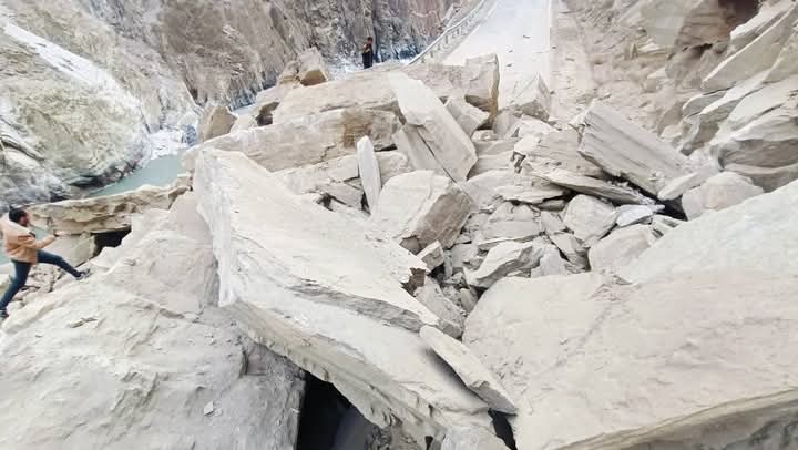 The local disaster management authority issued a travel advisory for the Jaglot-Skardu Road after it was blocked due to heavy rockfall.