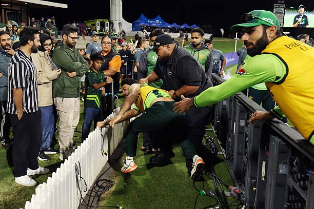 Khusdil Shah altercation with fans after third ODI against New Zealand.