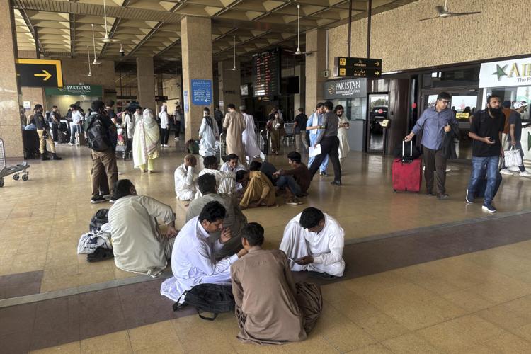 hajj flights disrupted