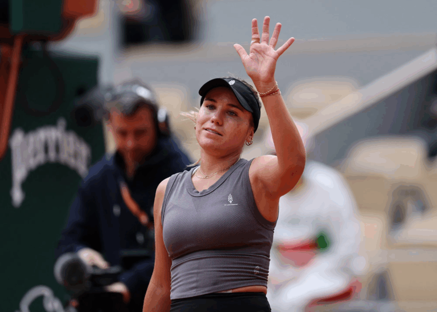 Sofia Kenin showed her fighting qualities to beat unseeded Belarusian Victoria Azarenka 7-6(5) 6-4 in an intriguing meeting.