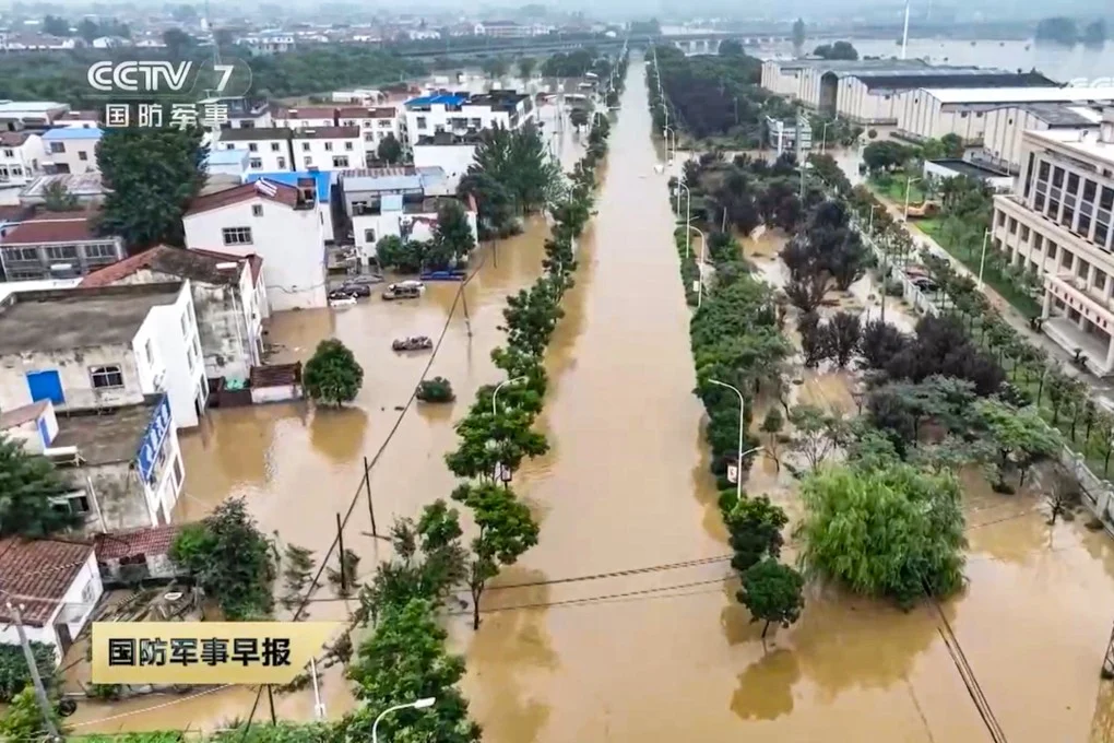Heavy rains in China's southern Guangdong and Guangxi provinces killed five people and left several missing over the weekend.