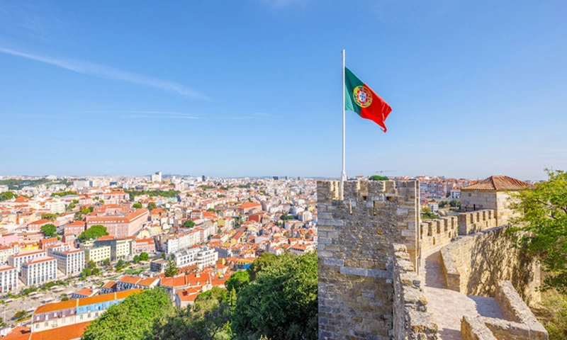 Portugal closes Tehran embassy
