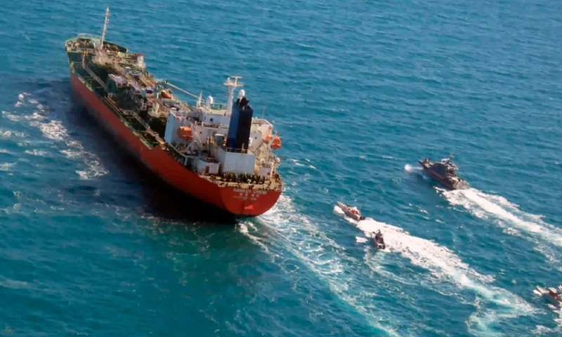 Iran parliament approves closing Hormuz Strait