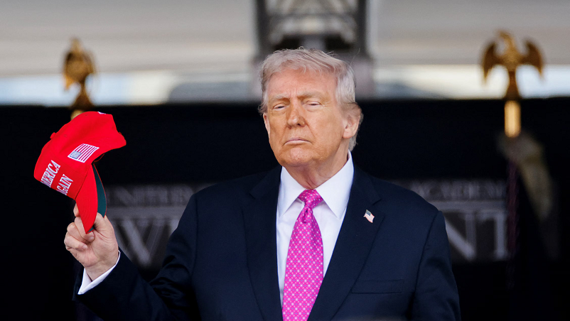 The prospect of a US strike against Iran has exposed divisions in the coalition of supporters (MAGA) that brought Trump to power.