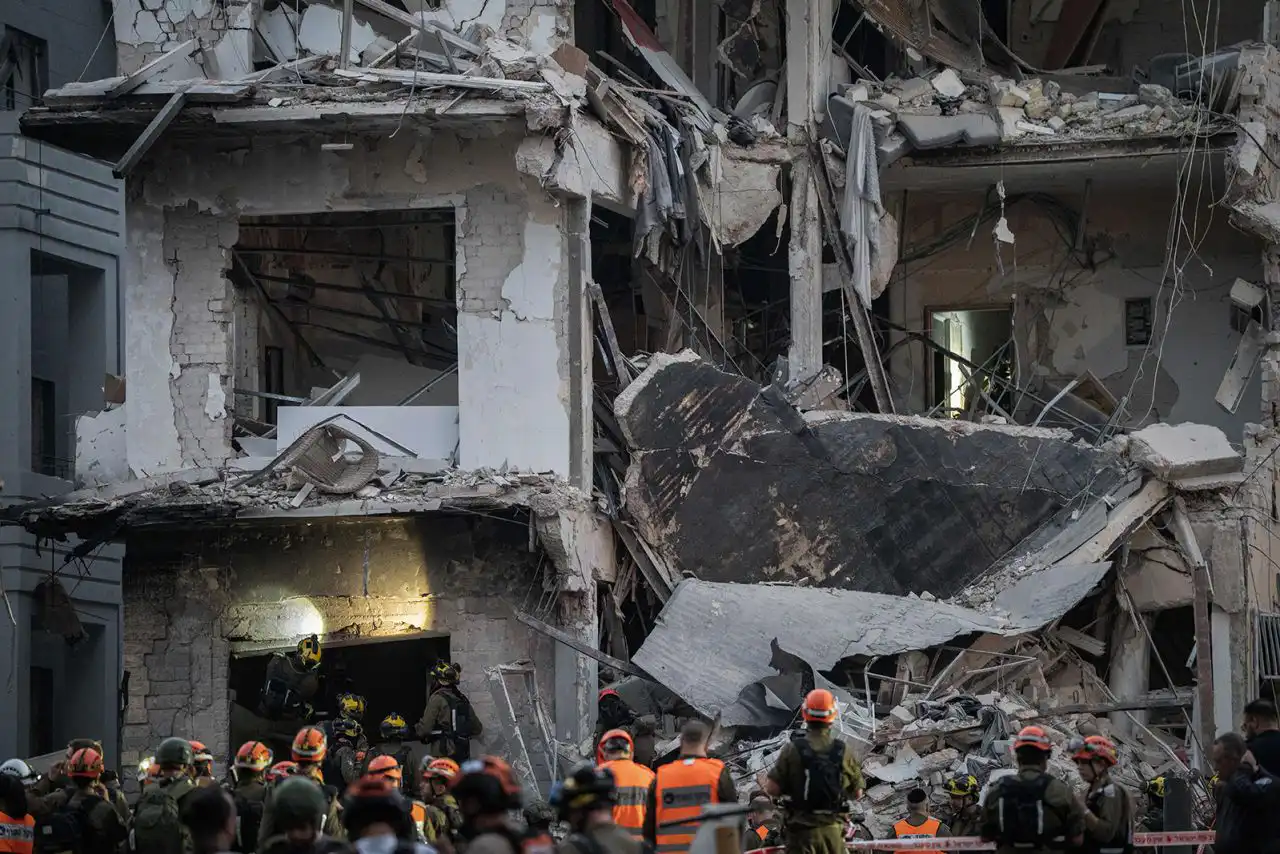 Four killed in renewed Iranian missile strike in central Tel Aviv World Four killed in renewed Iranian missile strike in central Tel Aviv World