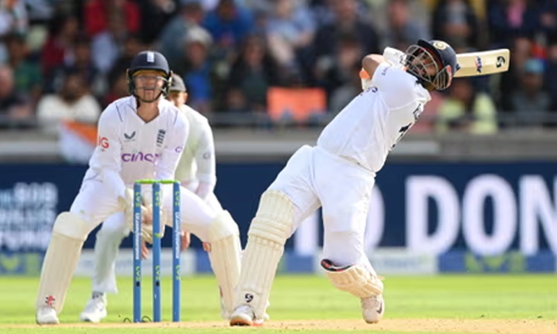 Pant helps India