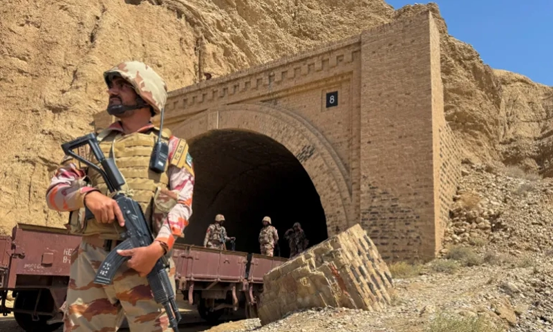Major and sepoy martyred, three terrorists killed in Mastung