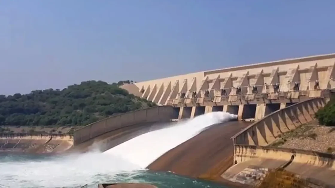 Water level at rivers