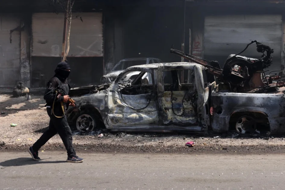 Armed tribes supported by Syria's government clashed with Druze fighters in Sweida, a day after the army withdrew under Israeli bombardment.