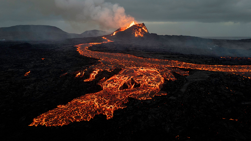 Where do giant volcanic eruptions come from?