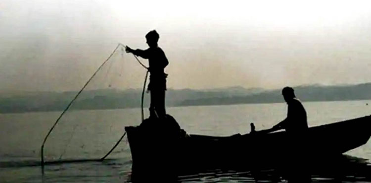 A fishing boat carrying six fishermen from Karachi sank near the coast of Gwadar, Balochistan.