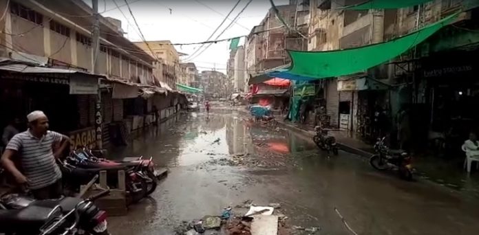 karachi plunges into darkness as over 200 feeders trip
