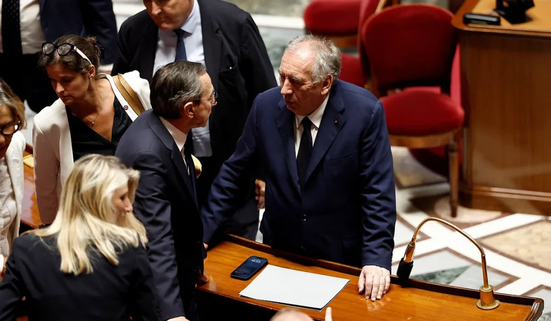 French PM ousted in confidence vote, deepening crisis