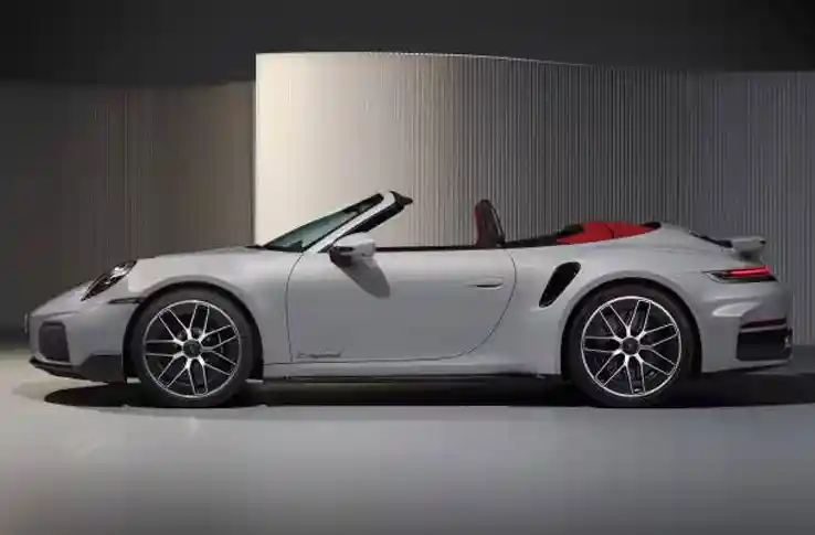 Porsche hybrid 911 Turbo S cabriolet