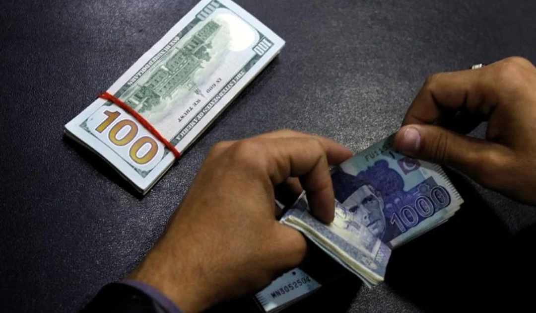 Pakistanis pull Rs1tr from banks