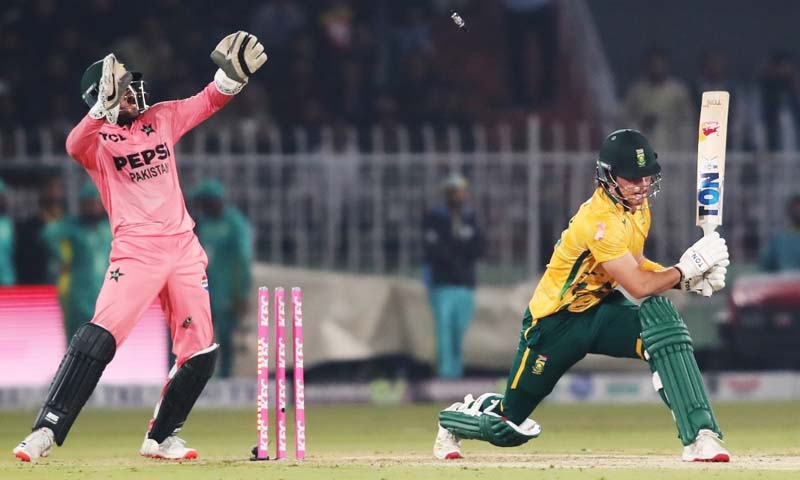 South Africa set 195-run target