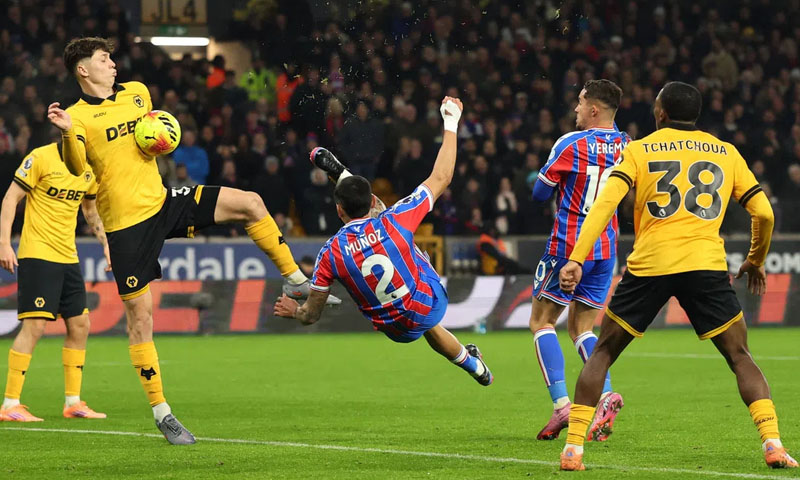 Edwards’ return to Wolves begins with defeat