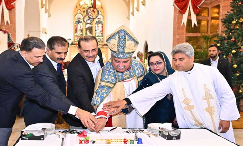 Field Marshal Asim Munir attends Christmas celebrations at Christ Church Rawalpindi