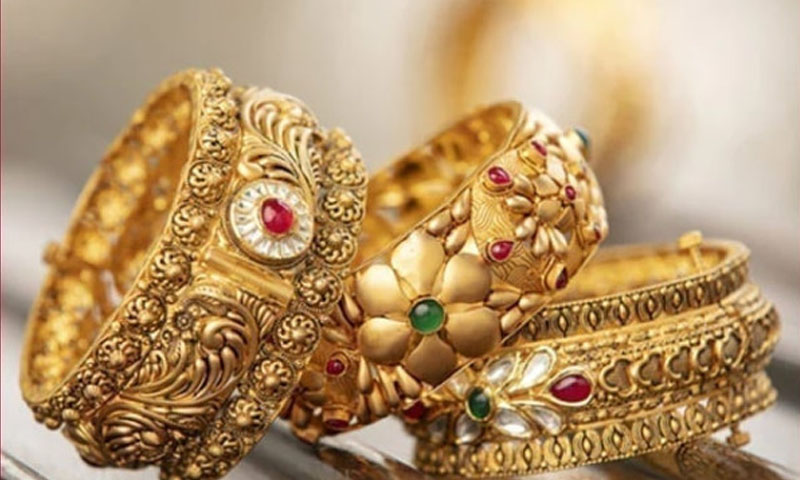 Gold prices drop sharply in Pakistan